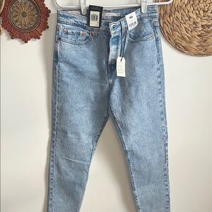 BNWT levis wedgie jeans